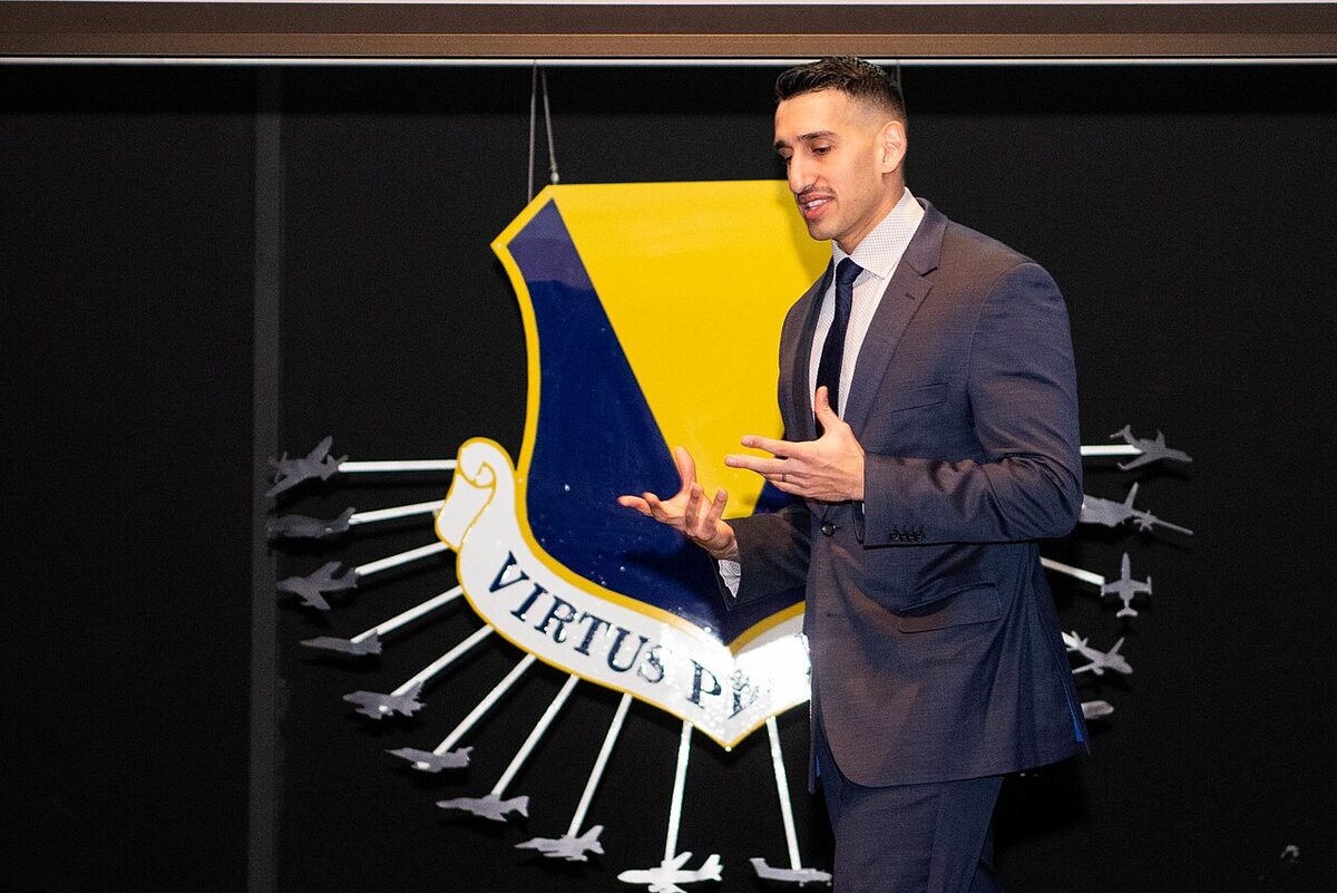 Internet safety briefing for parents about child online protection